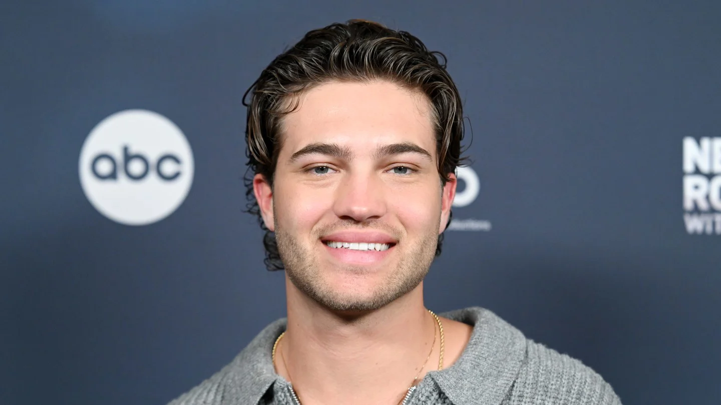 Thomas 'TJ' Palma de Love Island USA firma con CAA para representación