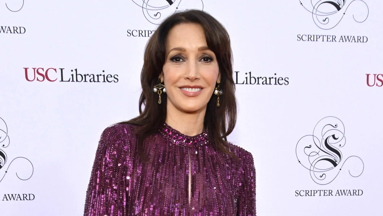 Jennifer Beals y tres actores más se unen al elenco regular de 'NCIS: New York'