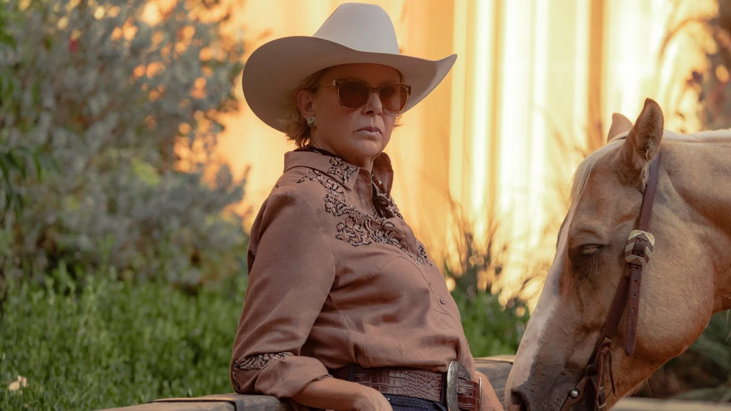 Annette Bening defiende a su personaje en 'Dutton Ranch' y niega que sea una villana