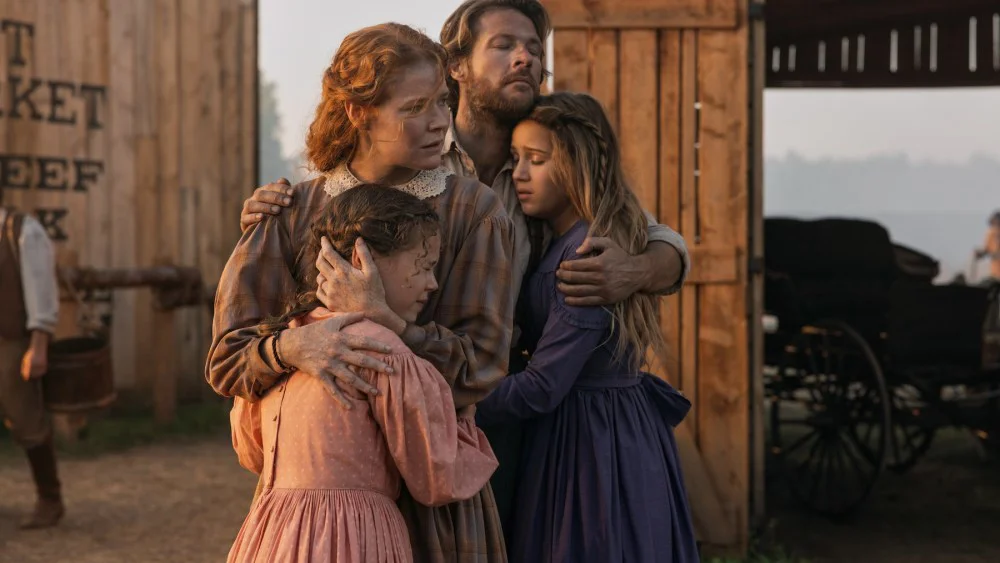Crosby Fitzgerald habla sobre su papel como Caroline Ingalls en la nueva adaptación de 'Little House on the Prairie' de Netflix