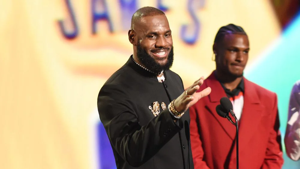 LeBron James deja los Lakers tras ocho temporadas y un campeonato