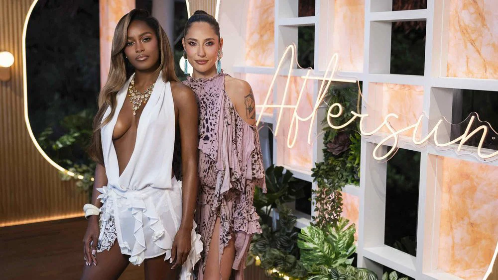 Ciara Miller y Tefi Pessoa revigorizan 'Love Island Aftersun' con química y formato renovado
