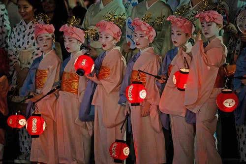 Realizan ritual de purificación Mikoshi Arai previo al festival Gion Matsuri en Kioto