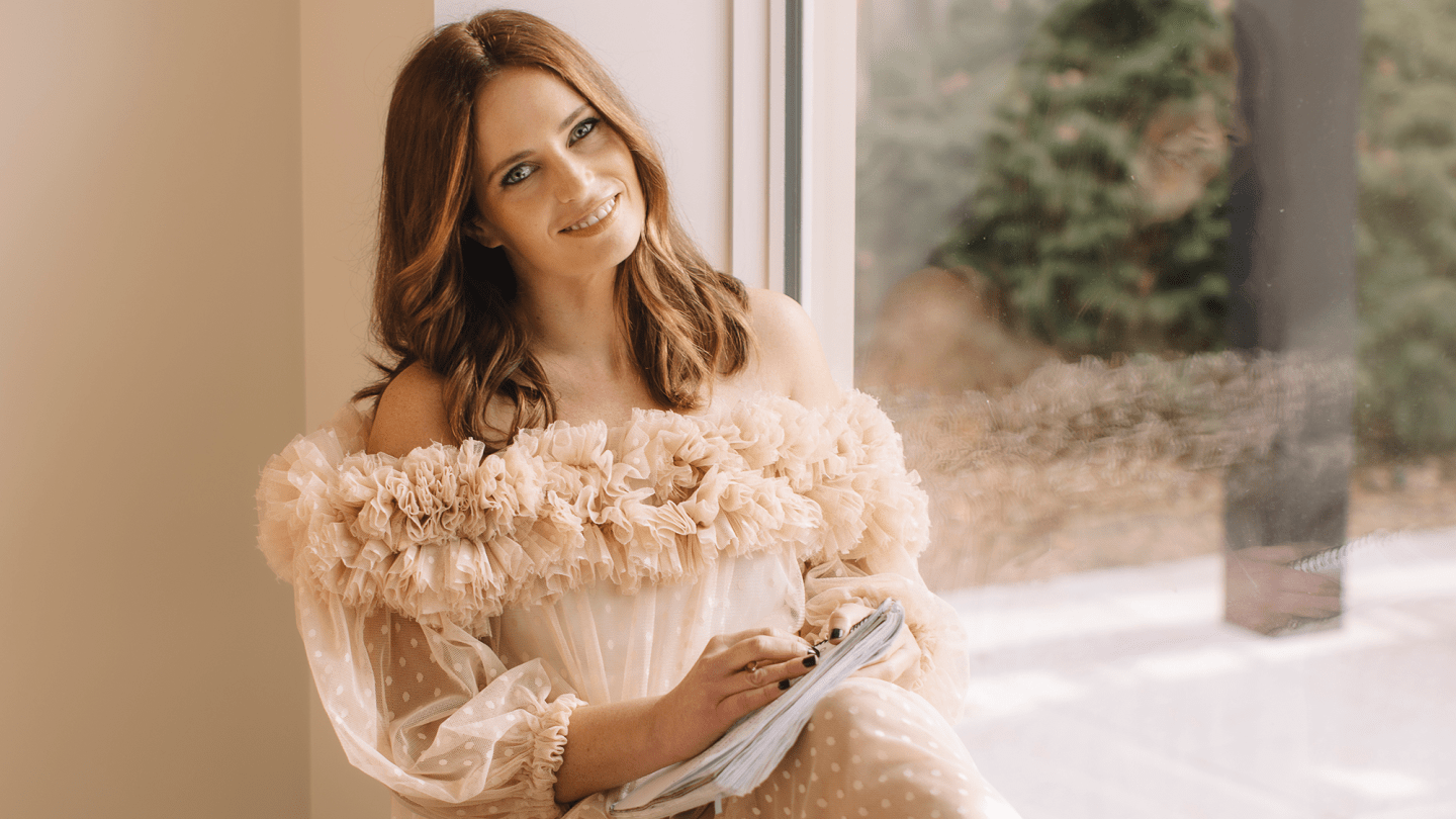 Carley Fortune: de periodista agotada a autora de best-sellers y serie de TV
