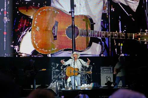 Alan Jackson ofrece su concierto final de despedida en Nashville