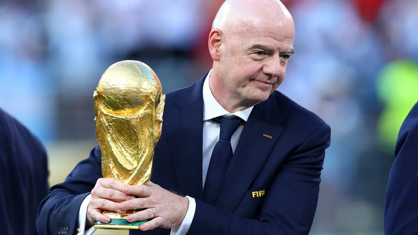 UEFA vota boicotear el Mundial en protesta por privatización propuesta por la FIFA