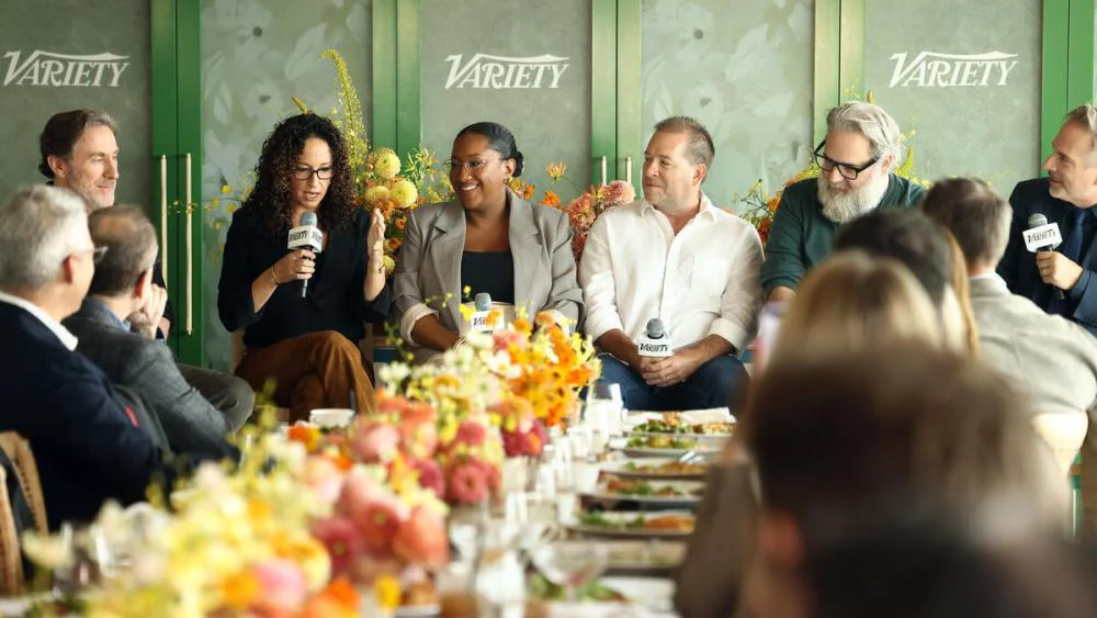 Showrunners debaten sobre IA y notas de redes en desayuno de Variety