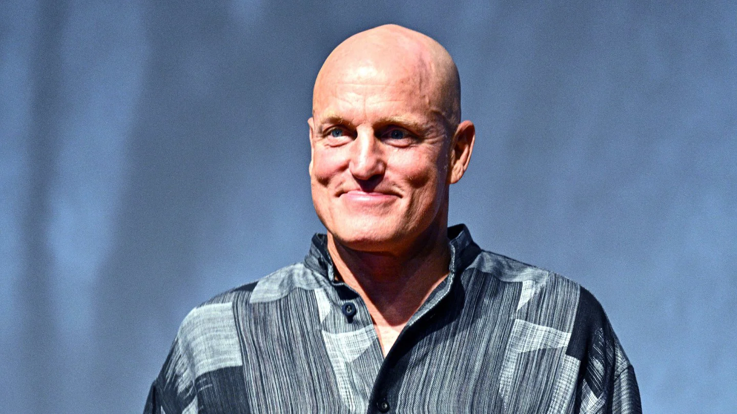 Woody Harrelson rinde homenaje a Rob Reiner y confiesa errores en clase magistral en Sarajevo