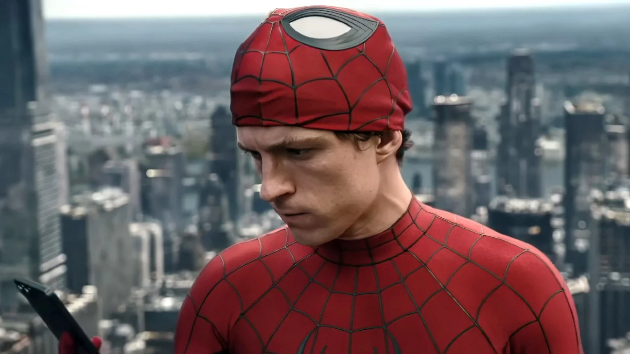 Propietarios de BMW se indignan por anuncios de Spider-Man en tableros digitales