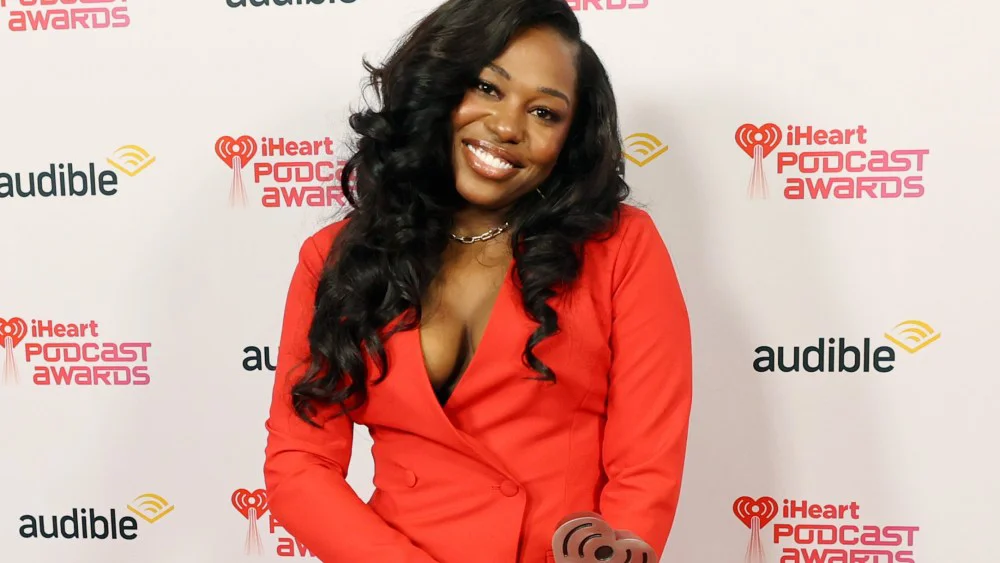 El podcast 'Scam Goddess' de Laci Mosley lanza episodios en video y se une a la red de Will Ferrell