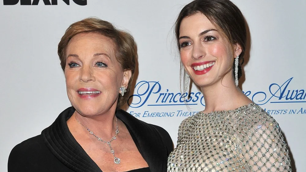 Anne Hathaway confirma que Disney presionó a Julie Andrews para 'Princess Diaries 3', pero respeta su retiro