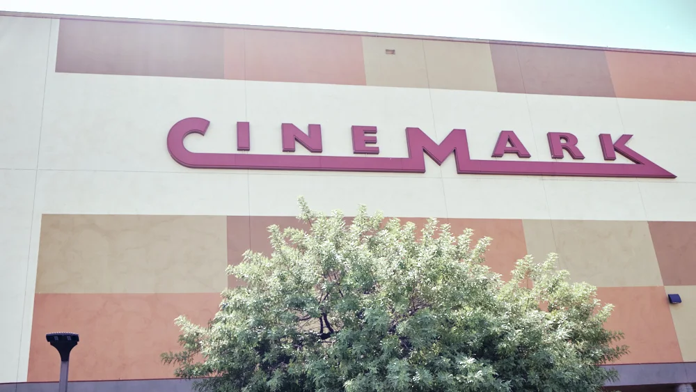 Cinemark respalda fusión de Paramount y Warner Bros. Discovery; se une a AMC y Regal
