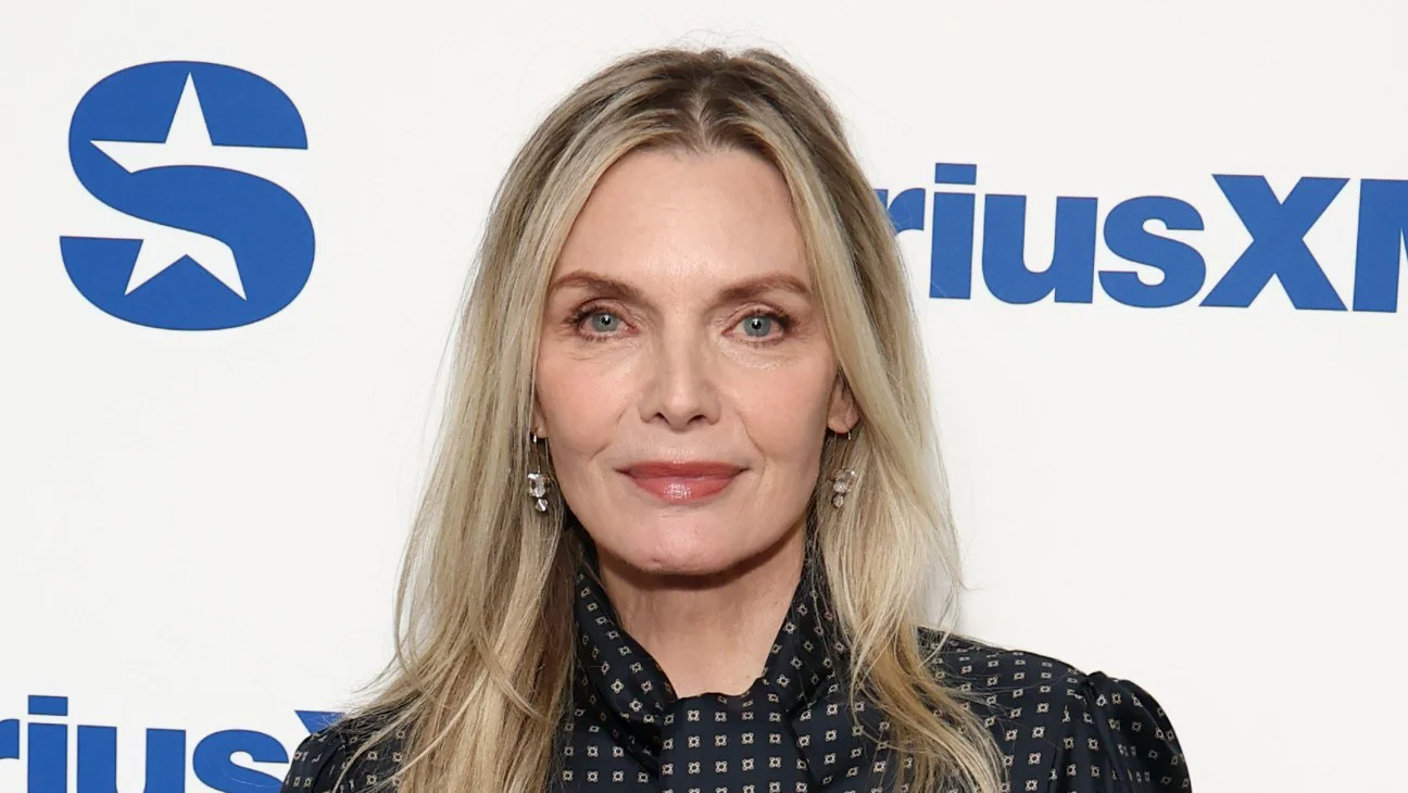 Michelle Pfeiffer aclara que no se retirará del cine tras comentarios malinterpretados