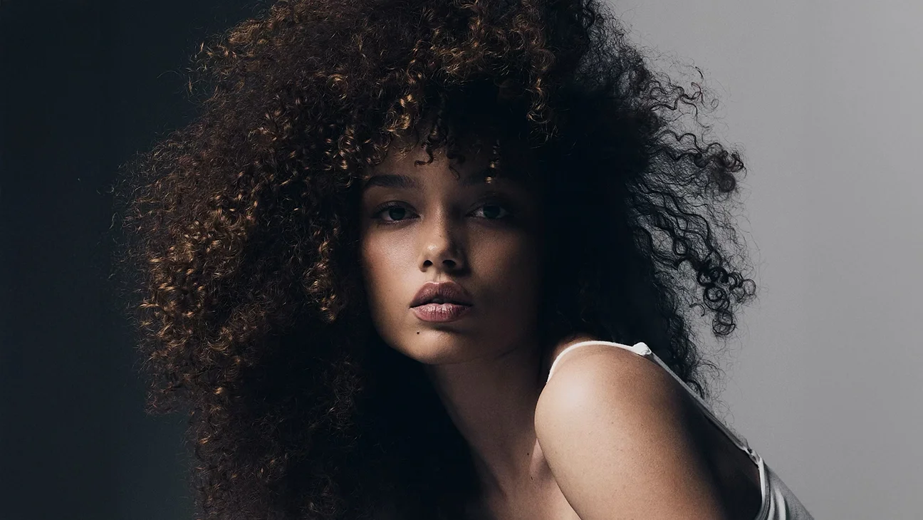 Whitney Peak se une al elenco de 'Miami Vice '85' junto a Michael B. Jordan