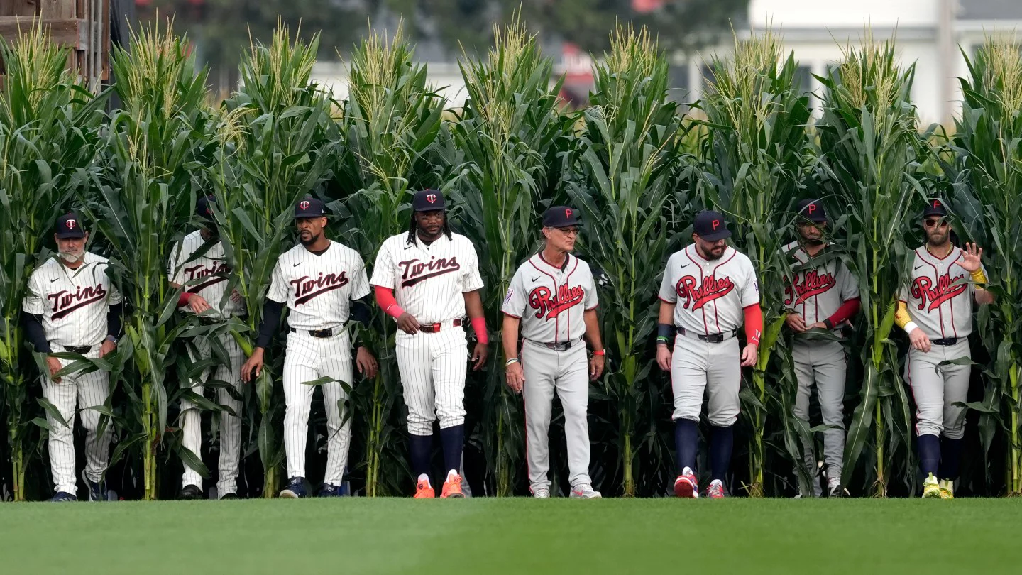 Field of Dreams recibe a más de 8,000 fanáticos para el juego de MLB transmitido por Netflix