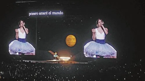 Rosalía inaugura su gira Lux Tour 2026 en la Ciudad de México ante miles de fans
