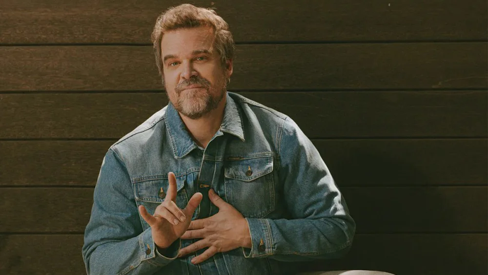 David Harbour revela preparación en lengua de señas para 'DTF St. Louis' y su primera nominación al Emmy