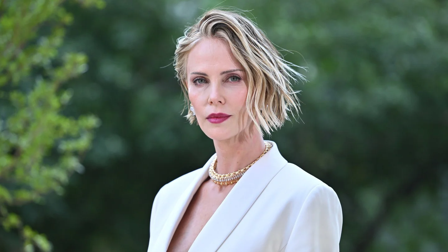 Charlize Theron reflexiona sobre 'Mad Max: Fury Road' y su maternidad una década después