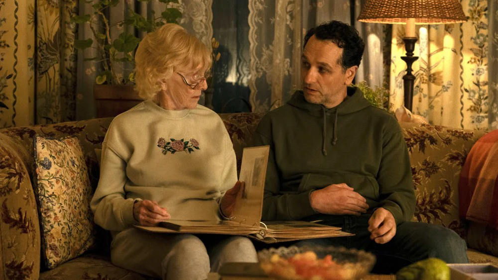 Serie 'Widow's Bay' de Apple TV+ aviva debate sobre definición de comedia en los Emmy