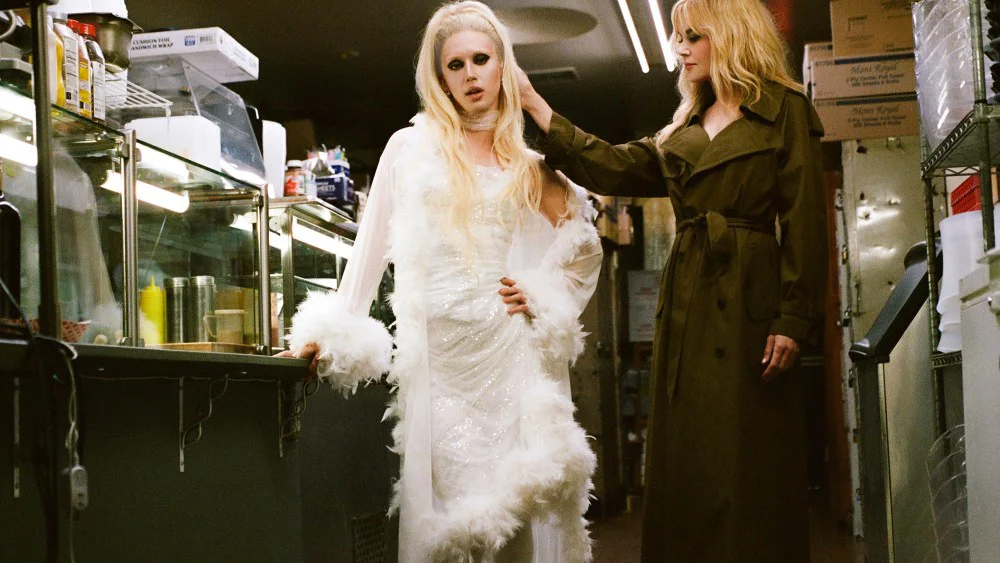 Troye Sivan estrena video de 'She's the Best' con Nicole Kidman y Sasha Colby