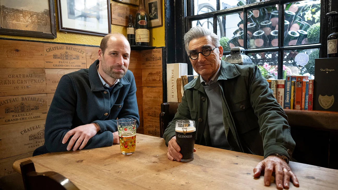 Eugene Levy habla sobre la tercera temporada de 'The Reluctant Traveler' y sus nominaciones al Emmy