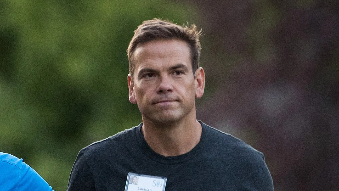 Compensación de Lachlan Murdoch en Fox Corp. disminuyó a 31 millones de dólares en el año fiscal 2026