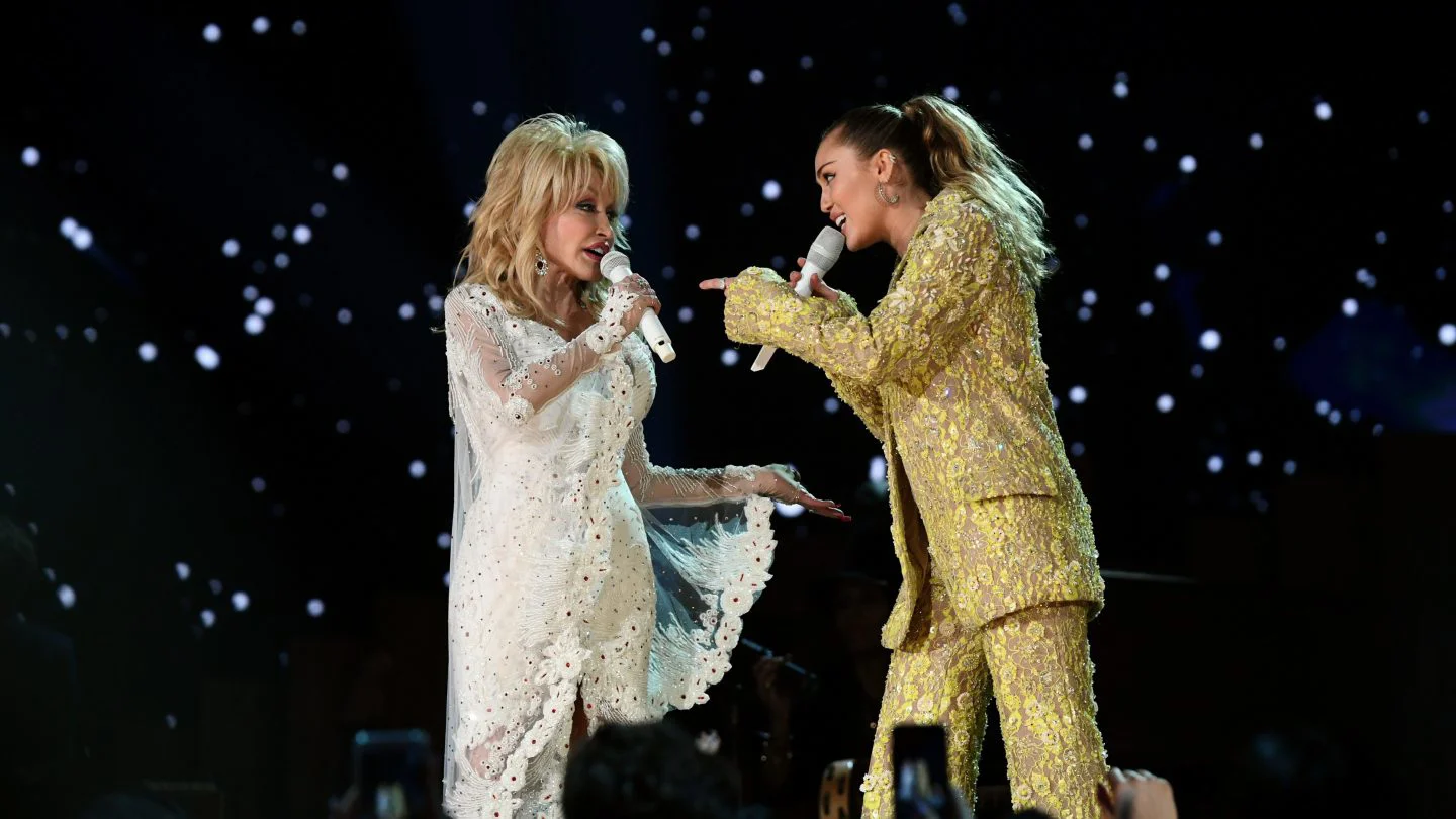 Miley Cyrus revela su última conversación con Dolly Parton antes de su muerte