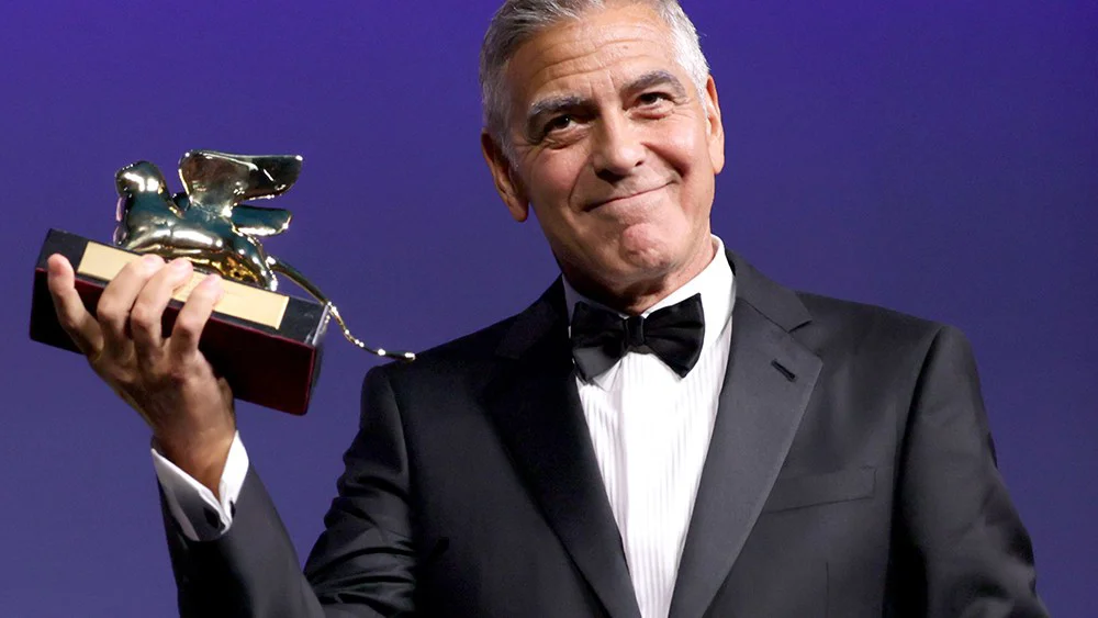 George Clooney critica a los autoritarios al recibir el León de Oro en Venecia