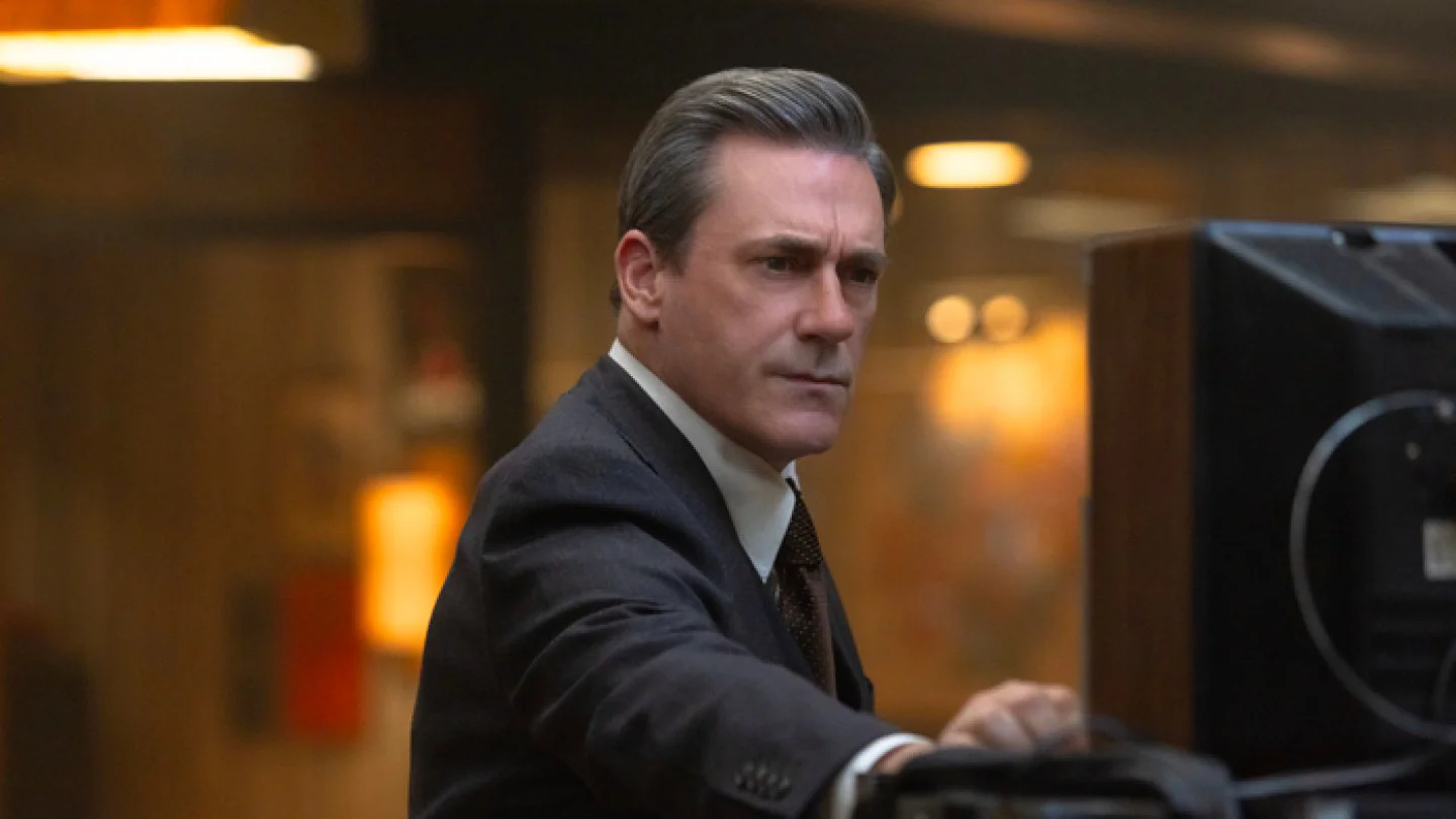 Jon Hamm señala que 'American Hostage' refleja el clima político actual pese a ser una historia de 1977