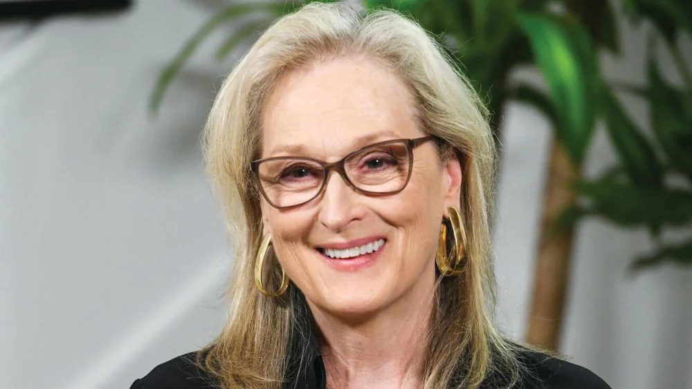 Greta Gerwig confirma a Meryl Streep como la voz de Aslan en su adaptación de Narnia inspirada en David Bowie