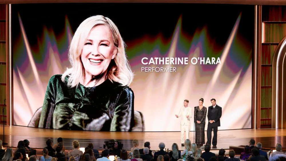 Hijos en pantalla de Catherine O'Hara la homenajean en los Emmys 2026