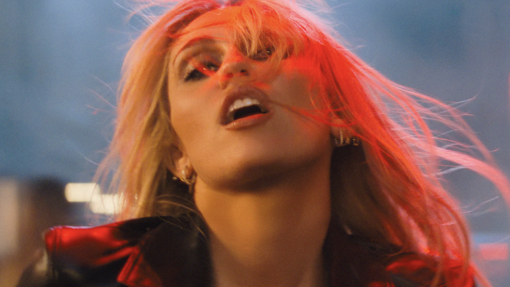 Miley Cyrus lanza 'Bass Persuades', primer sencillo de su décimo álbum