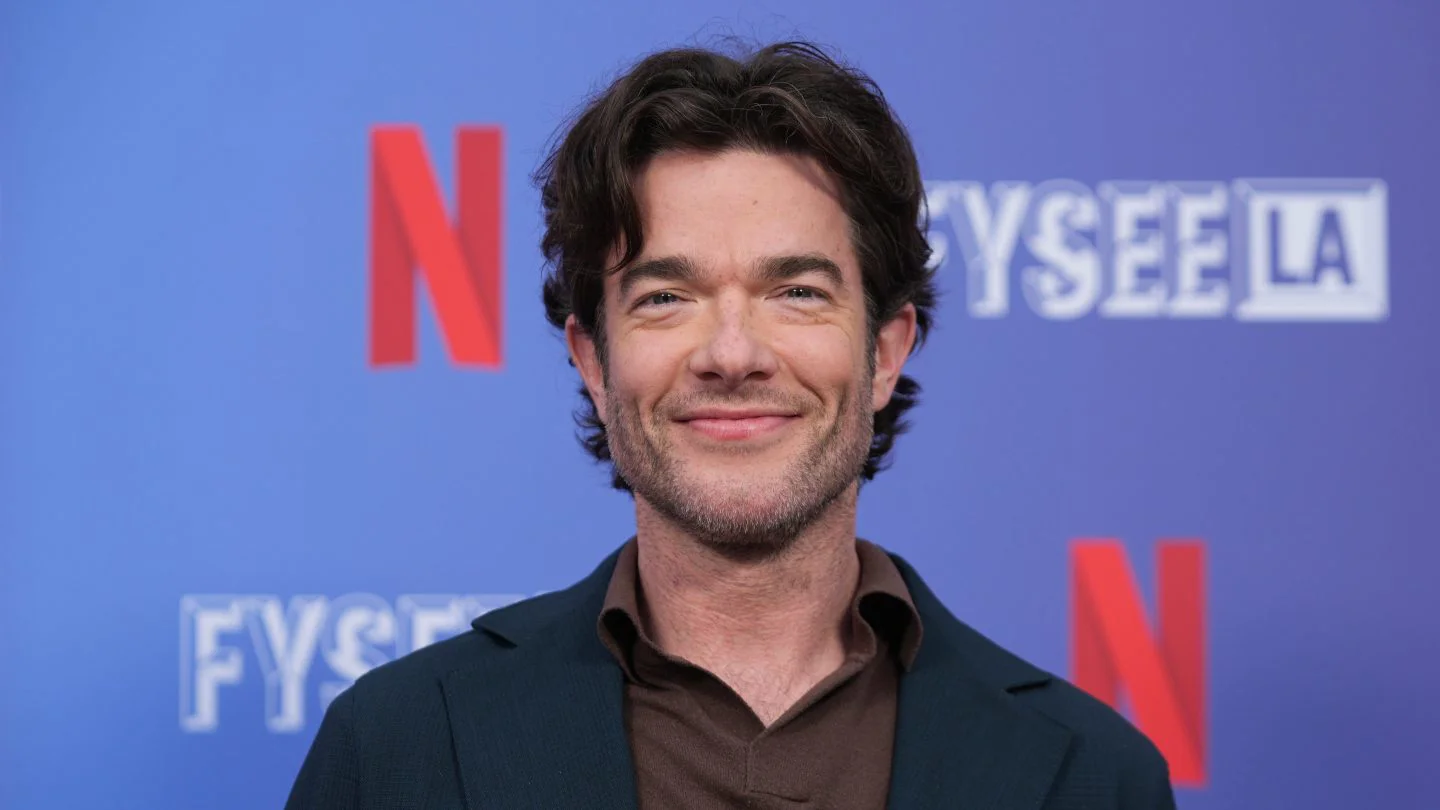 John Mulaney en conversaciones para protagonizar reboot de 'Get Smart' en Warner Bros.