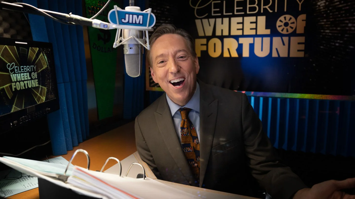 Suspenden a Jim Thornton, anunciante de 'Wheel of Fortune', tras supuestas fotos de chat