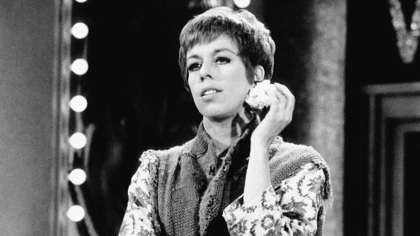 Reseña original de 1967 señala que 'The Carol Burnett Show' tenía potencial pero requería afinar el material