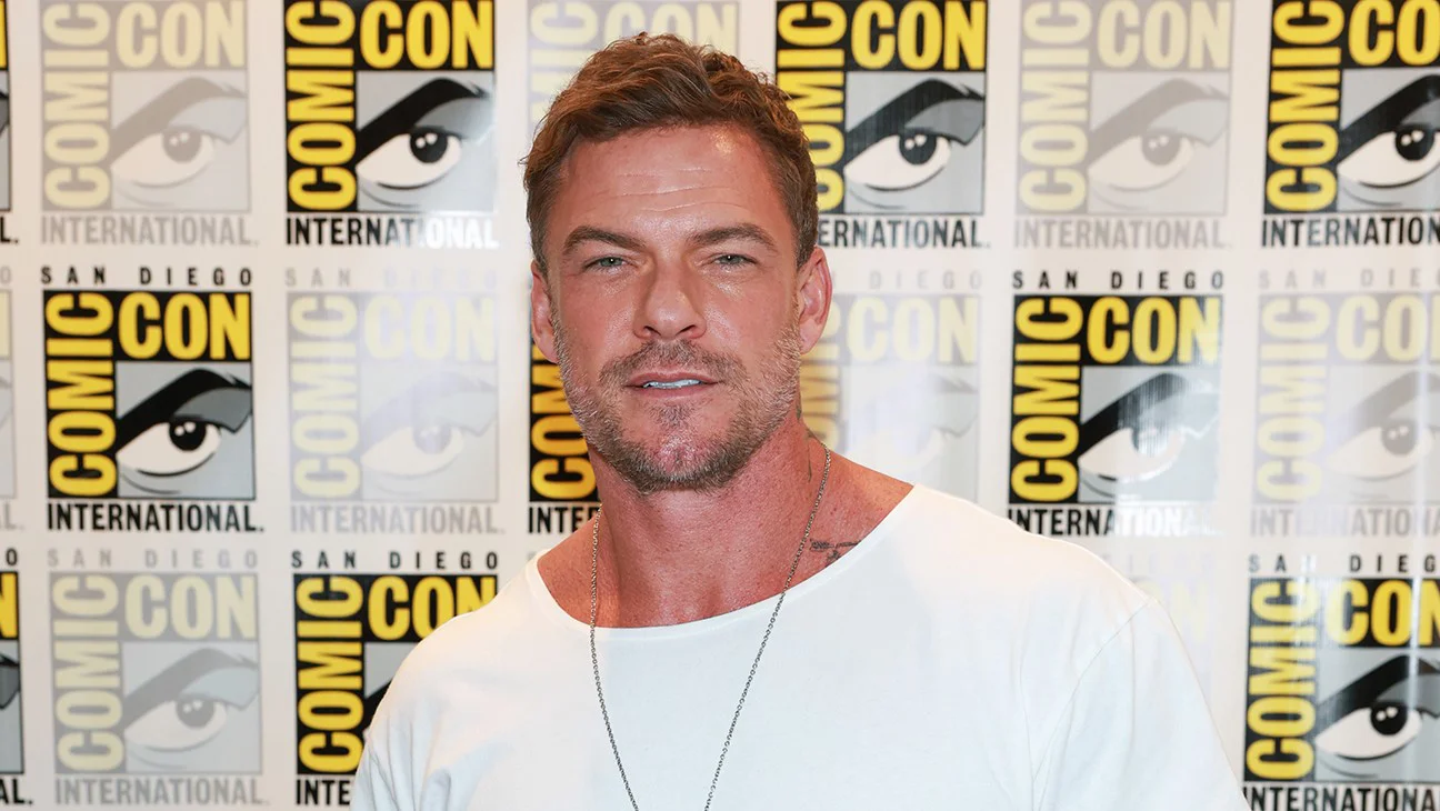 Alan Ritchson negocia protagonizar adaptación de Helldivers tras salida de Jason Momoa