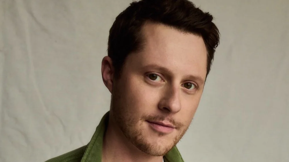 Noah Reid protagonizará posible spin-off médico de 'Sheriff Country'