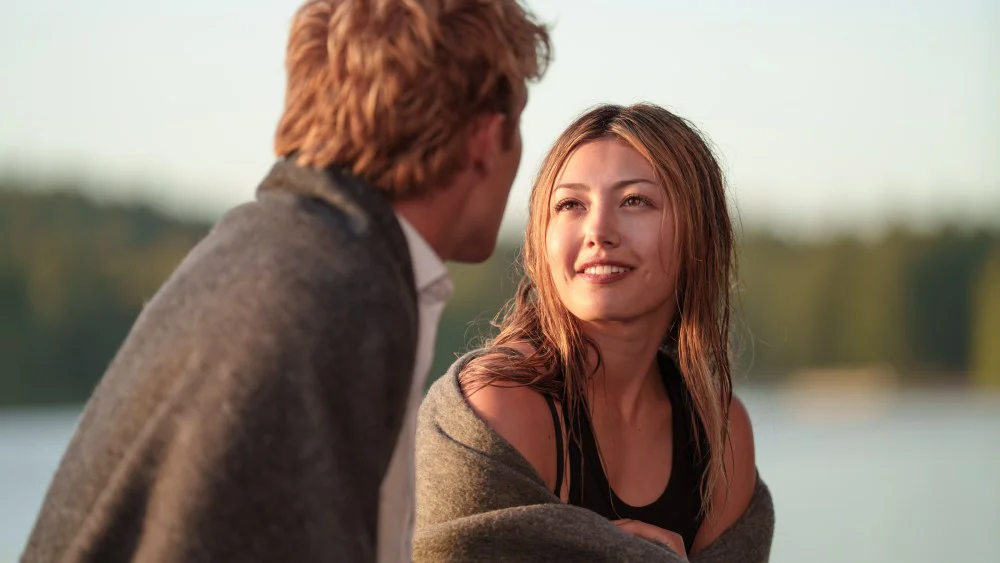 Critican falta de realismo y temas monótonos en la serie 'Crew Girl' de Netflix