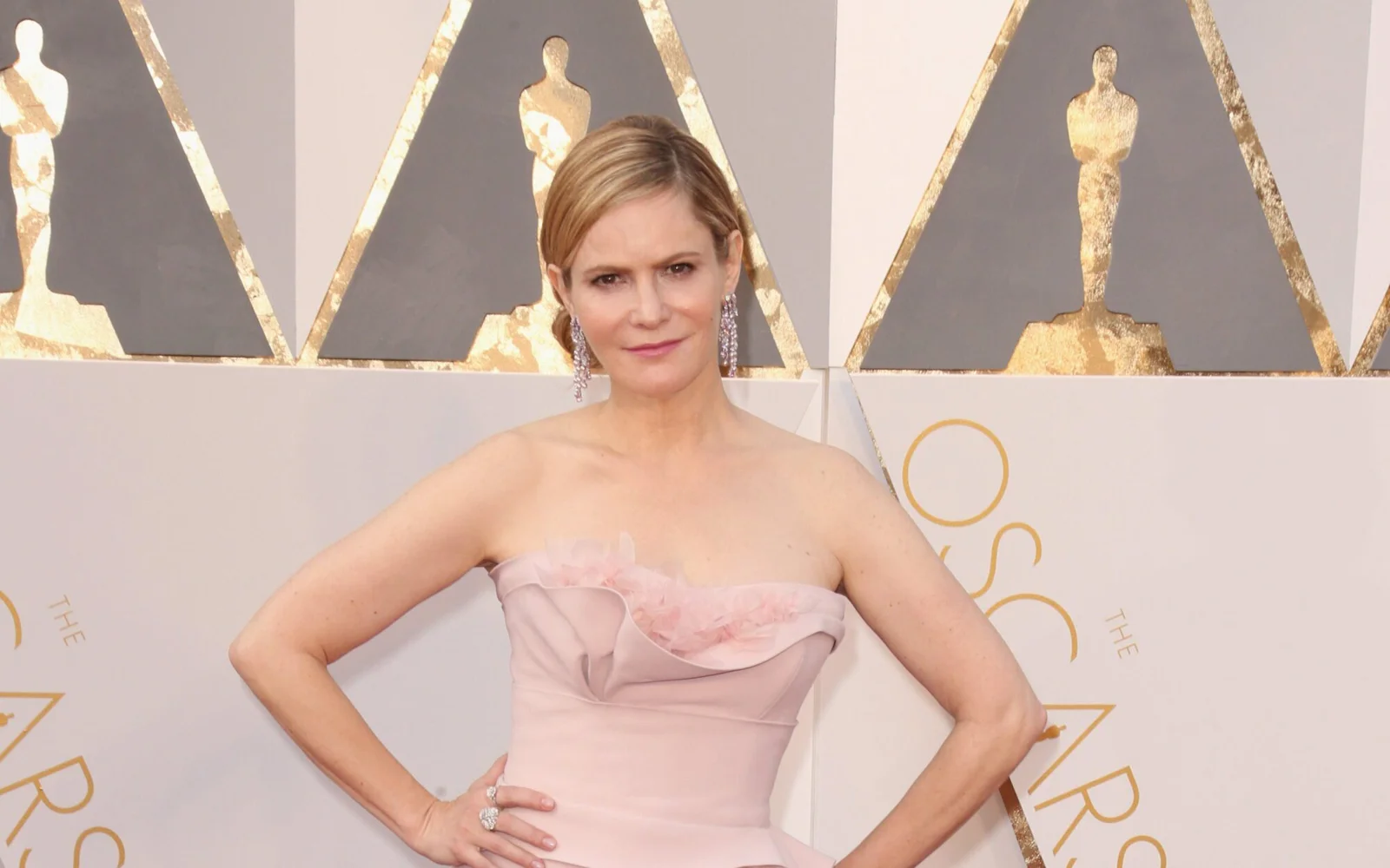 Serie de Far Cry en FX incorpora a Jennifer Jason Leigh y cuatro actores más a su reparto